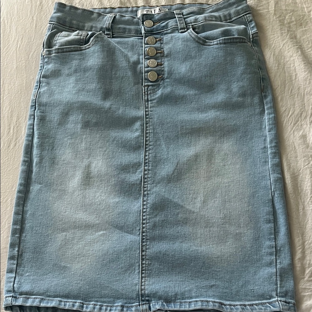 Chic Light Blue Denim Pencil Skirt